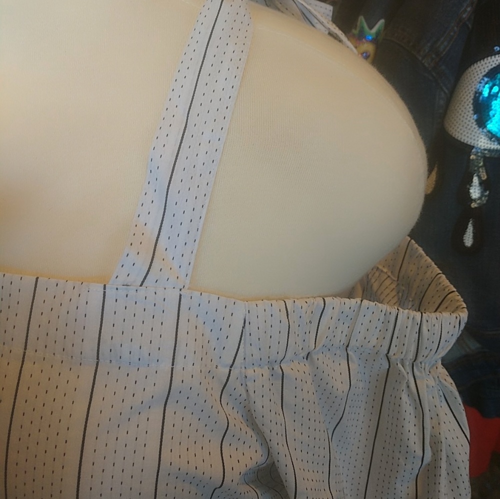Cold Shoulder top - Picture 3 of 5